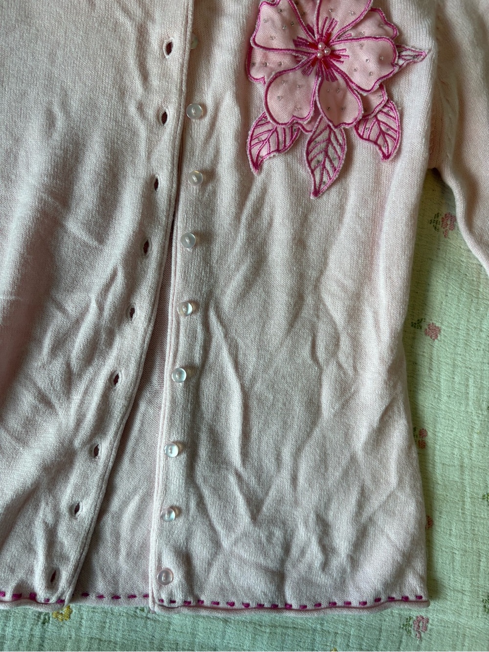 Gorgeous Vintage Pink Embroidered Flower Cardigan - Picture 8 of 8